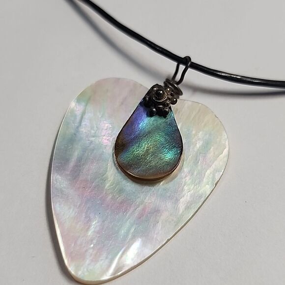 Elegant Iridescent Shell Pendant Shaped Like Guitar Pick Necklace Abaolne MOP - Picture 2 of 5